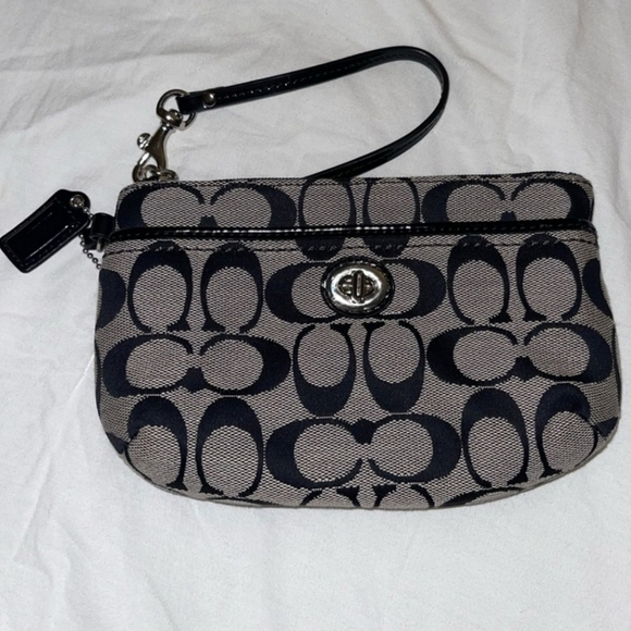 Coach Handbags - Coach Wristlet-NWT Comes With Dust Bag